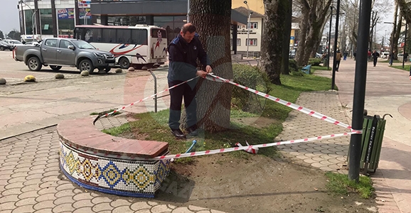 Sabit Banklara Şerit Çekildi, Oturma Bankları Kaldırıldı