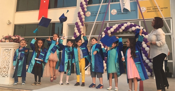 ÖZEL HENDEK HATEM OKULU İLK MEZUNLARINI VERDİ