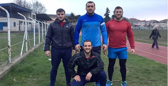 PEHLİVANLAR KAMPA GİRDİ