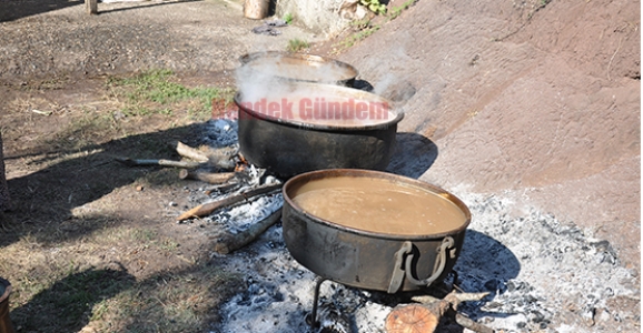 PEKMEZ KAZANLARI KAYNIYOR