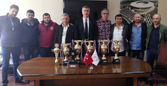 PİLOTLARDAN KOŞU’YA ZİYARET 