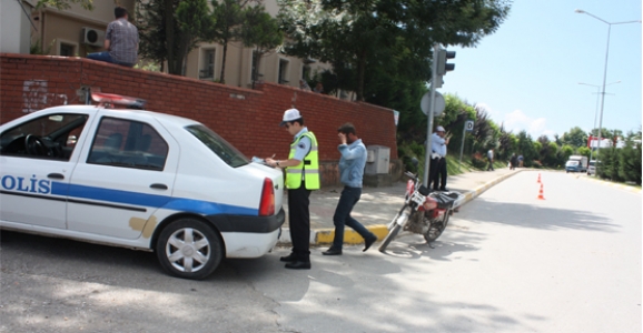 POLİS UYGULAMALARINI MOTOSİKLET SÜRÜCÜLERİNE YÖNLENDİRDİ