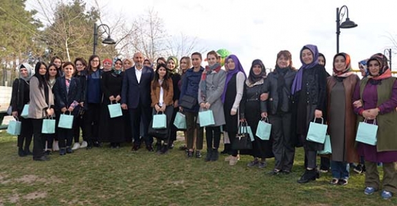 PÜSKÜLLÜ, BAYAN PERSONELİN KADINLAR GÜNÜNÜ KUTLADI