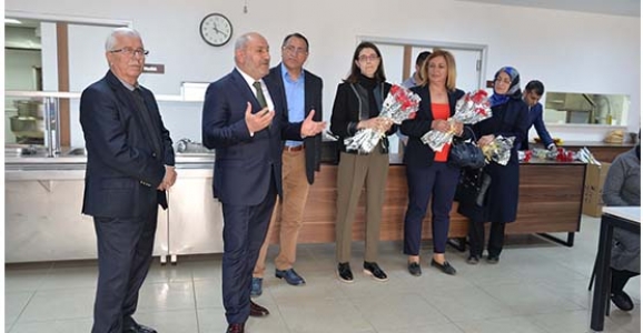 PÜSKÜLLÜ, FABRİKA ÇALIŞANLARININ KADINLAR GÜNÜNÜ KUTLADI