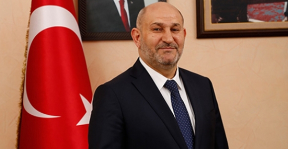 PÜSKÜLLÜ HAYIRLI BAYRAMLAR DİLEDİ