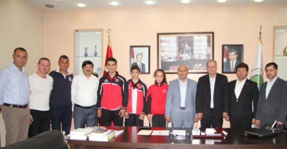 PÜSKÜLLÜ SPORCULARI ÖDÜLLENDİRDİ