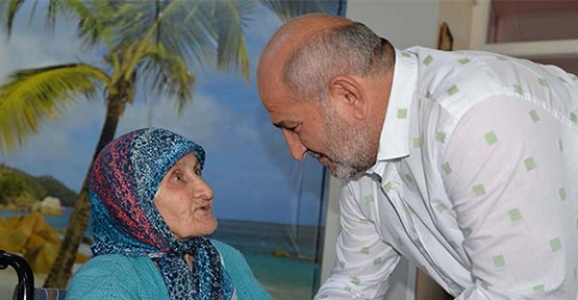 PÜSKÜLLÜ YAŞLILAR GÜNÜNÜ KUTLADI