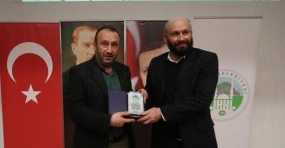 RADYO SUNUCUSU CEMİL TEKİN AKYAZI’DA ÖDÜL ALDI