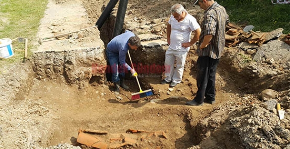 ROMA DÖNEMİNE AİT KİREMİT MEZAR BULUNDU