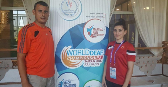 RÜMEYSA AKYÜZLÜ RAKİBİNİ BEKLİYOR