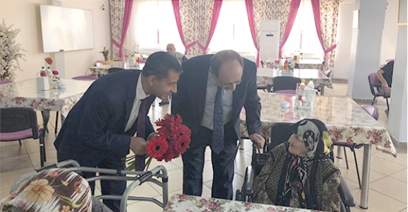 Sağlık Personelleri Huzurevini Ziyaret Etti