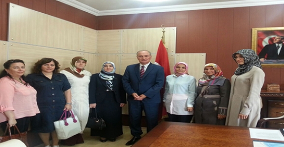 SAKARYA  AK  PARTİ  İL  KADIN  KOLLARINDAN  ZİYARET