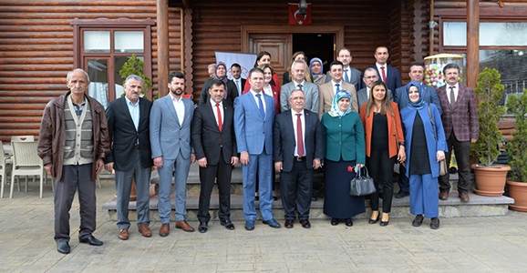 Sakarya Valisi Hendek’te Yaşlılarla Bir Araya Geldi