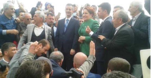 SAKARYA’LILAR AKŞENER’İ COŞKUYLA KARŞILADI