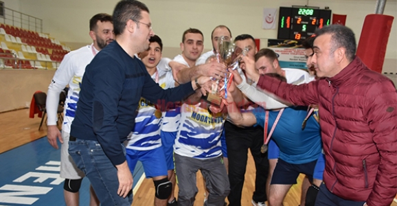 Şampiyon Akyazı Anadolu Lisesi