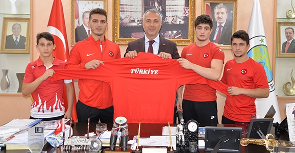 Şampiyon Güreşçilerden Babaoğlu’na Ziyaret