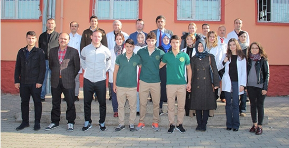 ŞAMPİYON GÜREŞÇİLERE ALTIN