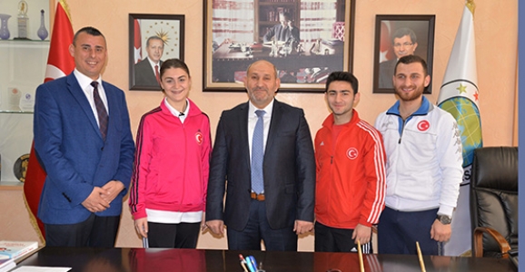 ŞAMPİYON KARATECİLERE TÖREN