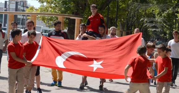 ŞAMPİYONA COŞKULU KARŞILAMA