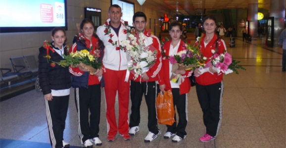 ŞAMPİYONARA GÖRKEMLİ KARŞILAMA