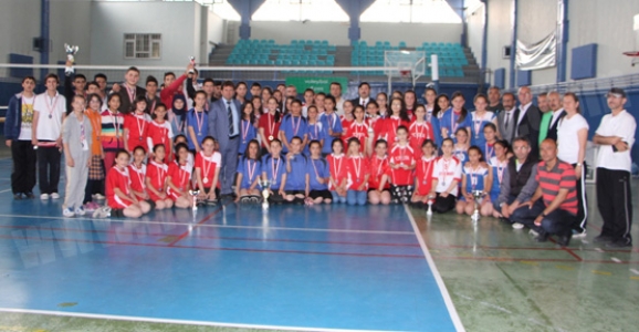 ŞAMPİYONLAR KUPALARINA KAVUŞTU