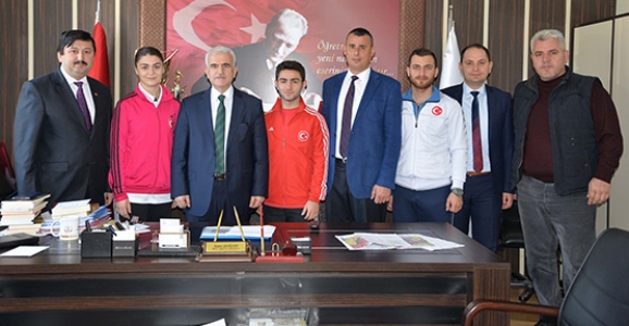 ŞAMPİYONLARDAN ZİYARET