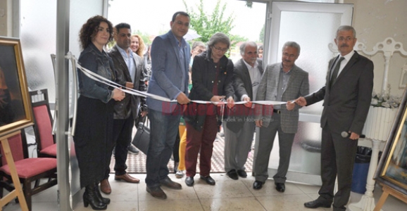 SANATSEVERLER SERGİDE BULUŞTU