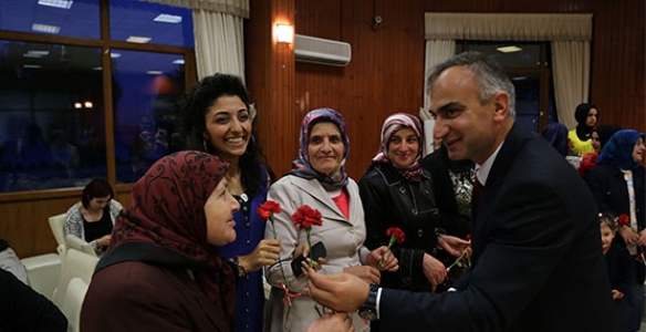 SAPANCALI AK ANNELERİN MUTLU GÜNÜ