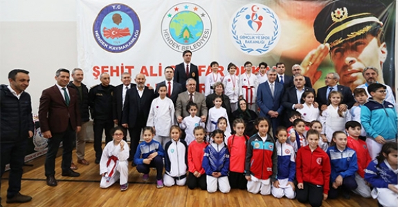 Şehit Ali Gaffar Okkan Anısına İller Arası Karate Turnuvası Düzenlendi