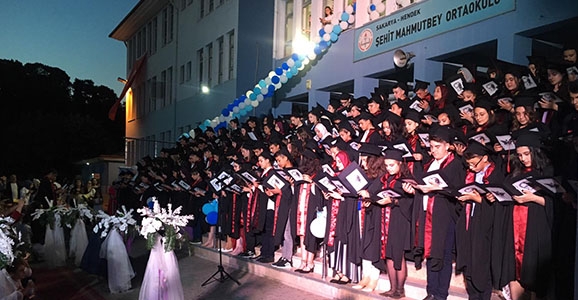 Şehit Mahmutbey 2019 Mezunlarını Uğurladı
