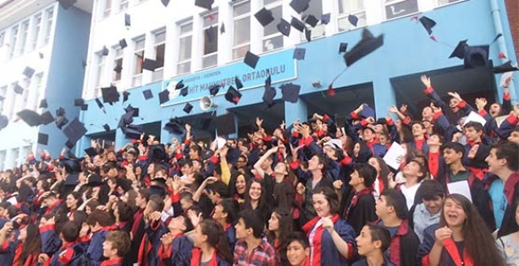 ŞEHİT MAHMUTBEY’DE MEZUNİYET TÖRENİ