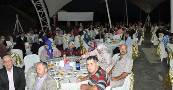 ŞEHİT VE GAZİ AİLELERİ İFTARDA BİR ARAYA GELDİ