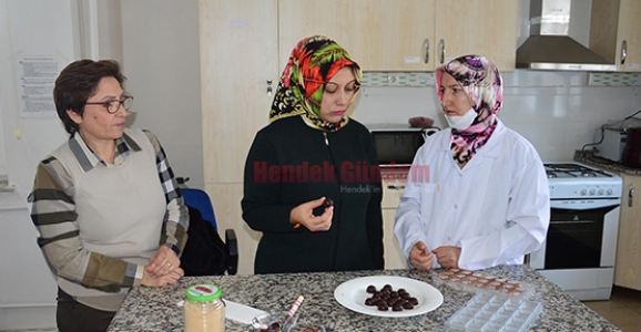 ŞEKERSİZ ÇİKOLATA İMAL ETTİ