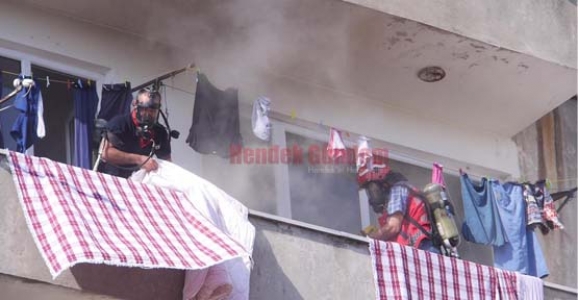 SELVİDİBİ SOKAKTA YANGIN KORKUTTU