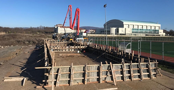 Sentetik Sahaya 400 Kişilik Tribün