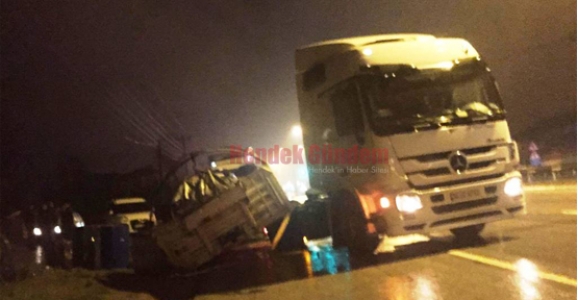 SEYİR HALİNDEKİ TIR’IN DORSESİ ÇIKTI