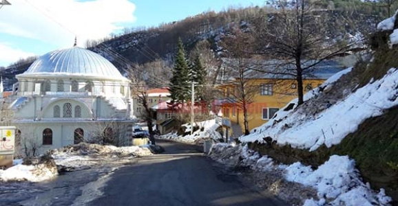 ŞİDDETLİ LODOS ZİRVEDE KAR’I ERİTTİ