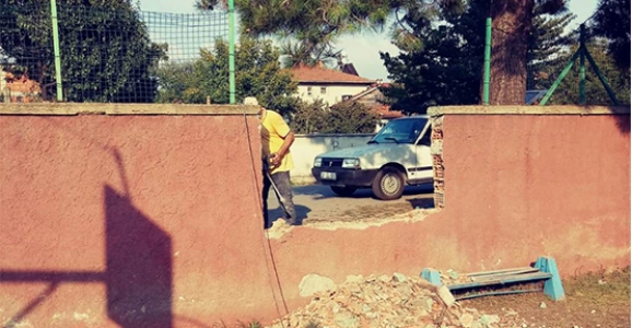 Sorunları Bitmeyen Okula Müdür Eli Değdi