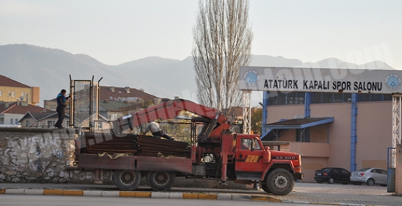 STADIN  DUVARLARI YIKILARAK ŞEFFAF HALE  GETİRİLECEK 