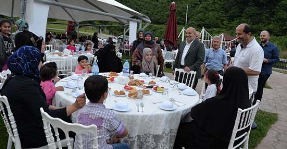 Suriyeli Kardeşlerimiz İftarda buluştu