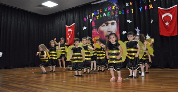 SÜRPRİZ KREŞ’TEN GÖRKEMLİ GÖSTERİ