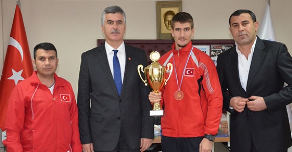 TEBRİKLER AVRUPA ŞAMPİYONUNA