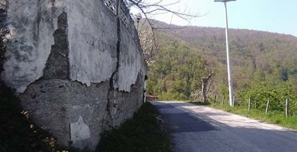 TEHLİKE GELİYORUM DİYOR