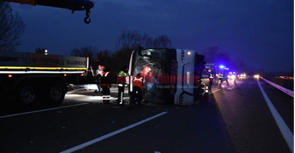 Otobüs Devrildi 5'i Ağır 32 Yaralı