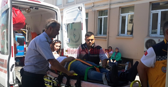 TEM'DE PANELVAN KAMYONA ÇARPTI: 5 YARALI