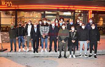 Sakaryaspor Kafilesi Hendek’te Mola Verdi