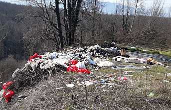 Karadere Grup Yolundaki Çöplere Tepki var