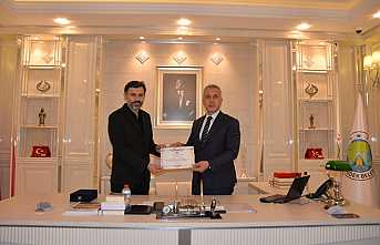 Başkan Babaoğlu'dan Martin’e Plaket