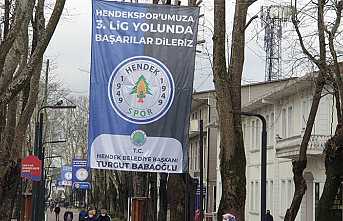 Hendek Bayraklarla Donatılıyor