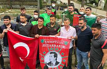 Şampiyonluk Kupasını Okkan’ın Mezarına Getirdiler